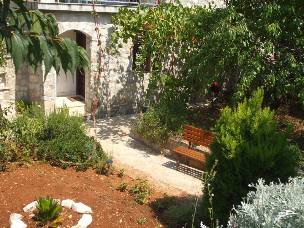 Apartments Marina Supetar Exterior photo